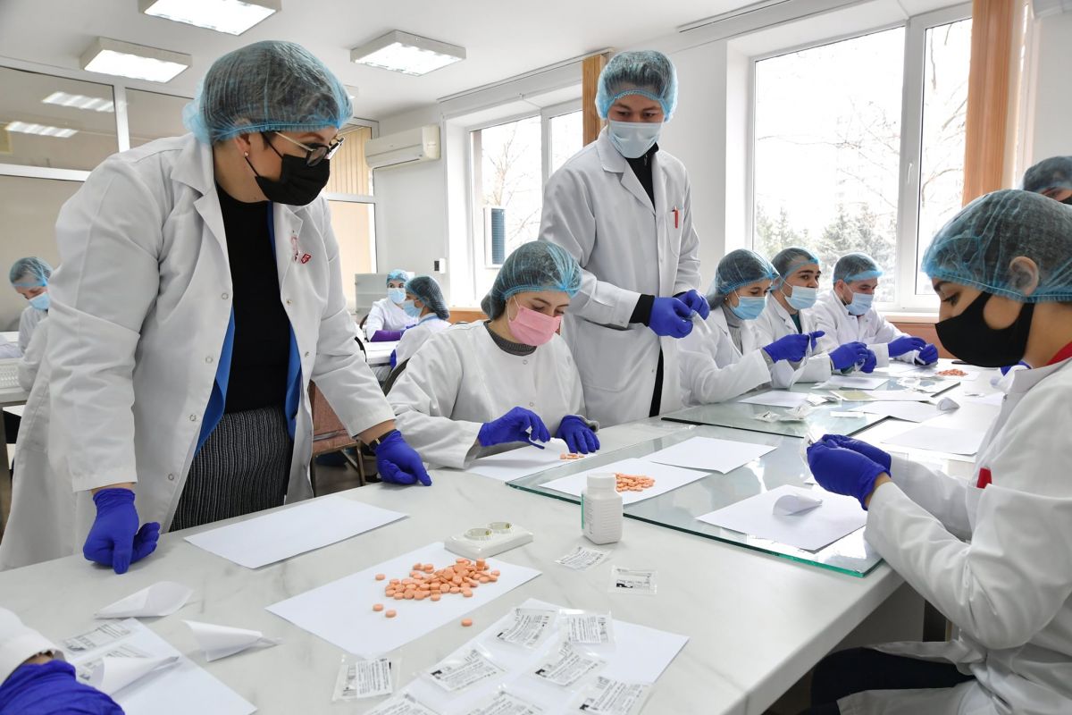 volunteers in Ukrainian refugee support activities